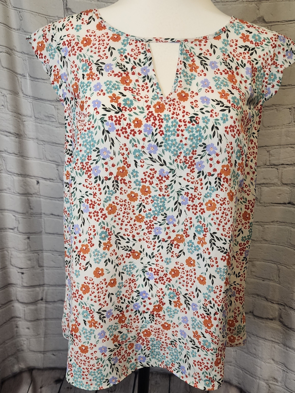 Fortune + Ivy Floral Cap-Sleeve Keyhole Blouse in White and Orange